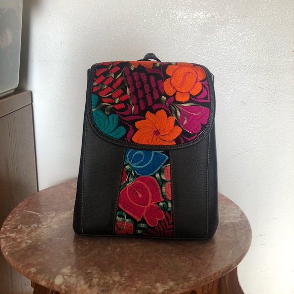 ⭐️ Sold ⭐️ Hand Embroidered backpack - Picture 2 of 10